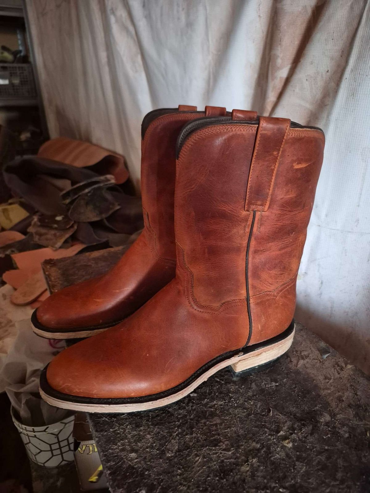 Photo by chuligani on May 4, 2026 of the BNV Boots Roper in Horween English Tan Cypress.