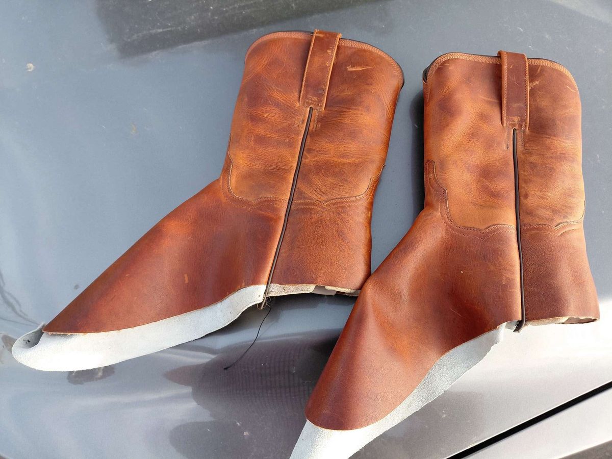 Photo by chuligani on April 22, 2026 of the BNV Boots Roper in Horween English Tan Cypress.