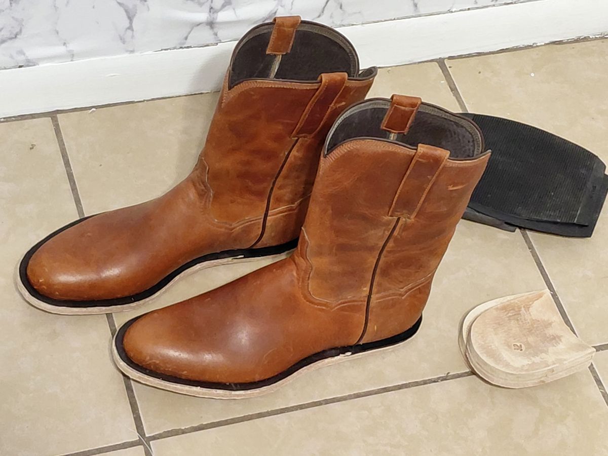 Photo by chuligani on April 30, 2026 of the BNV Boots Roper in Horween English Tan Cypress.