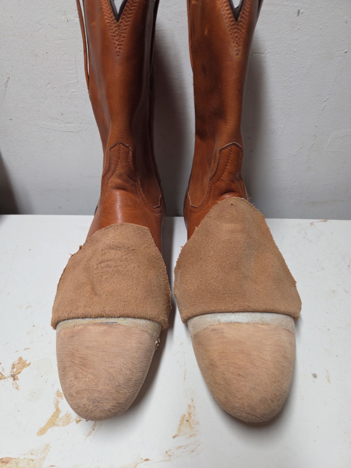 Photo by chuligani on April 28, 2026 of the BNV Boots Roper in Horween English Tan Cypress.