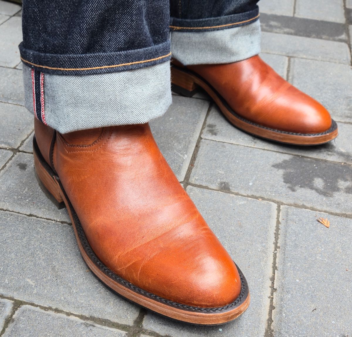 Photo by chuligani on July 7, 2026 of the BNV Boots Roper in Horween English Tan Cypress.