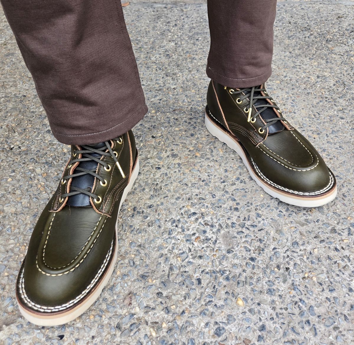 Photo by chuligani on March 25, 2026 of the Nicks 365 Stitchdown in Horween Greener Pastures Shackleton.