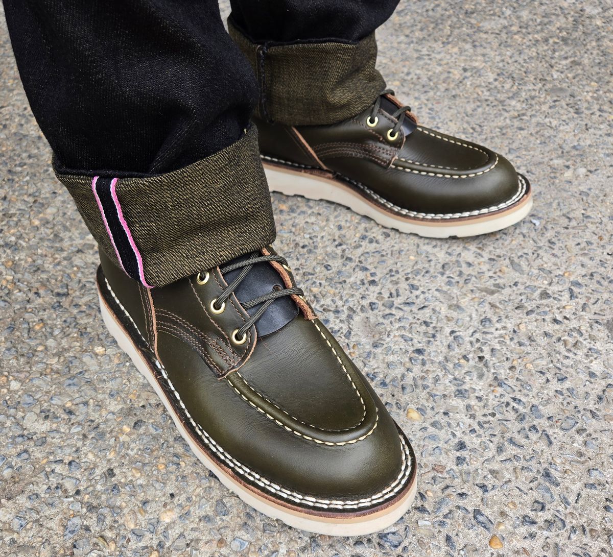 Photo by chuligani on April 22, 2026 of the Nicks 365 Stitchdown in Horween Greener Pastures Shackleton.