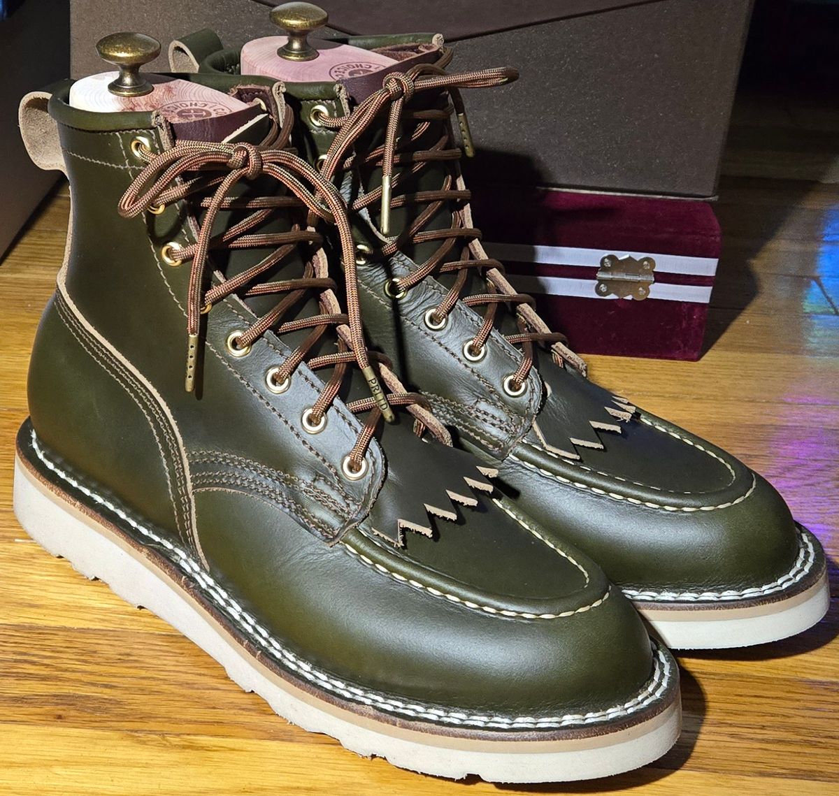 Photo by chuligani on January 10, 2026 of the Nicks 365 Stitchdown in Horween Greener Pastures Shackleton.