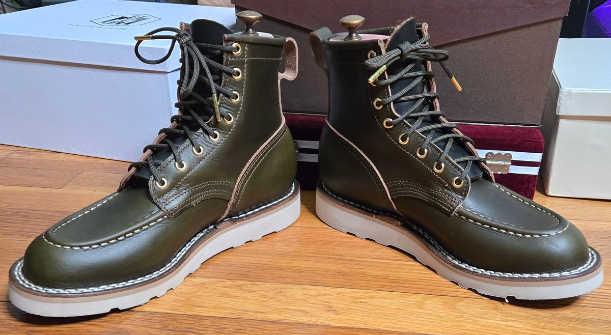 Photo by chuligani on January 20, 2026 of the Nicks 365 Stitchdown in Horween Greener Pastures Shackleton.