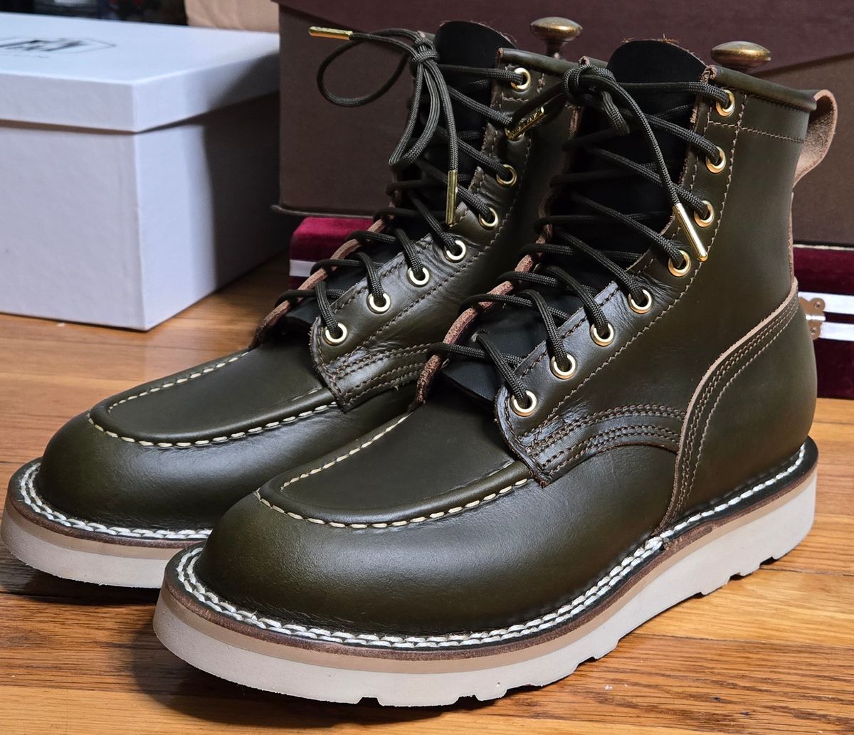 Photo by chuligani on January 20, 2026 of the Nicks 365 Stitchdown in Horween Greener Pastures Shackleton.