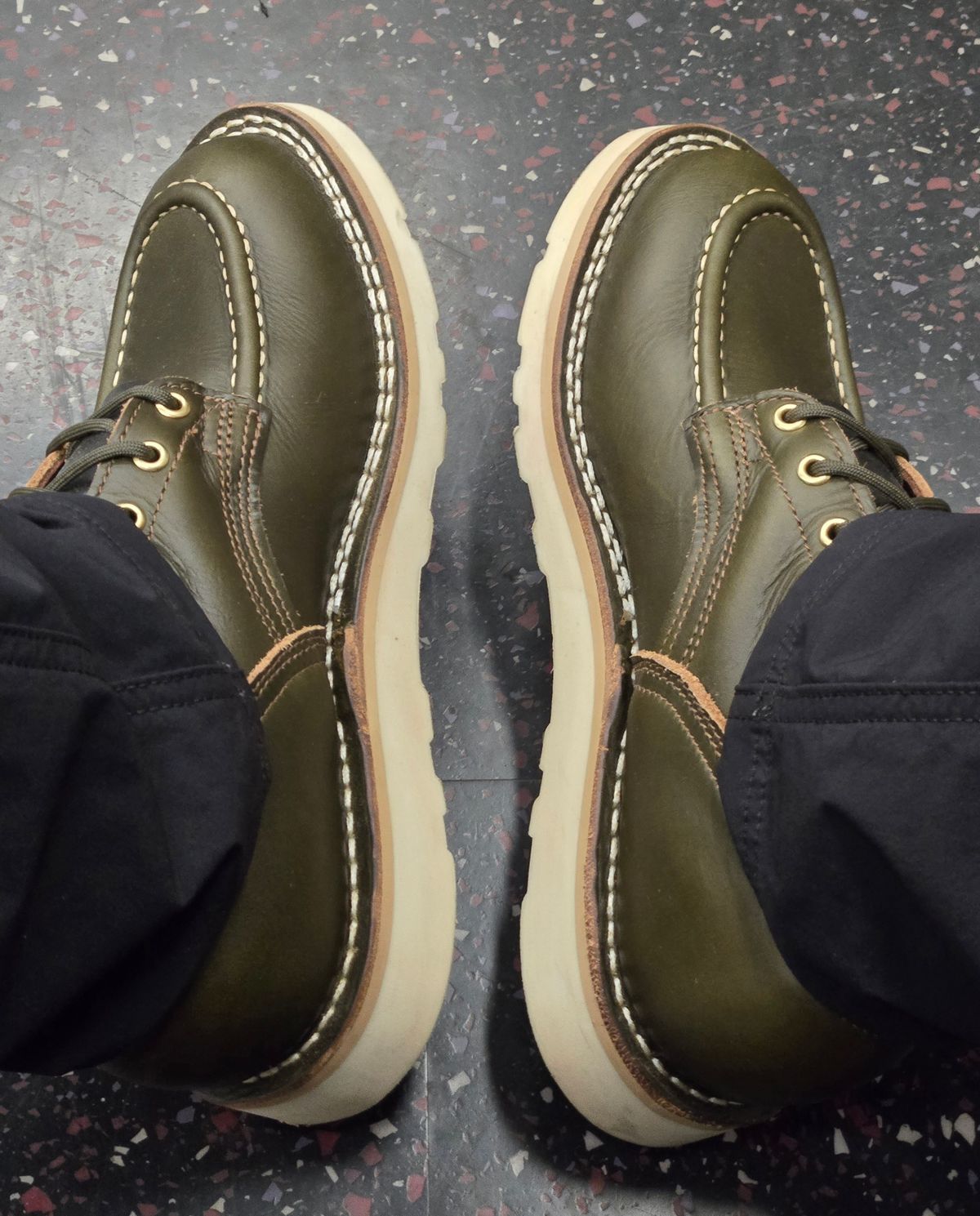 Photo by chuligani on July 2, 2026 of the Nicks 365 Stitchdown in Horween Greener Pastures Shackleton.