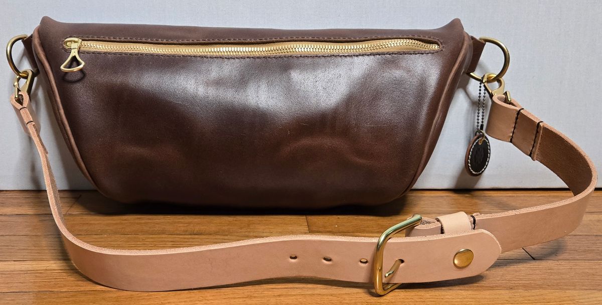 Photo by chuligani on April 19, 2026 of the Black Lotus Leather Sling Bag in Horween Natural Waxed Flesh & Hermann Oak Natural Belt Strap.