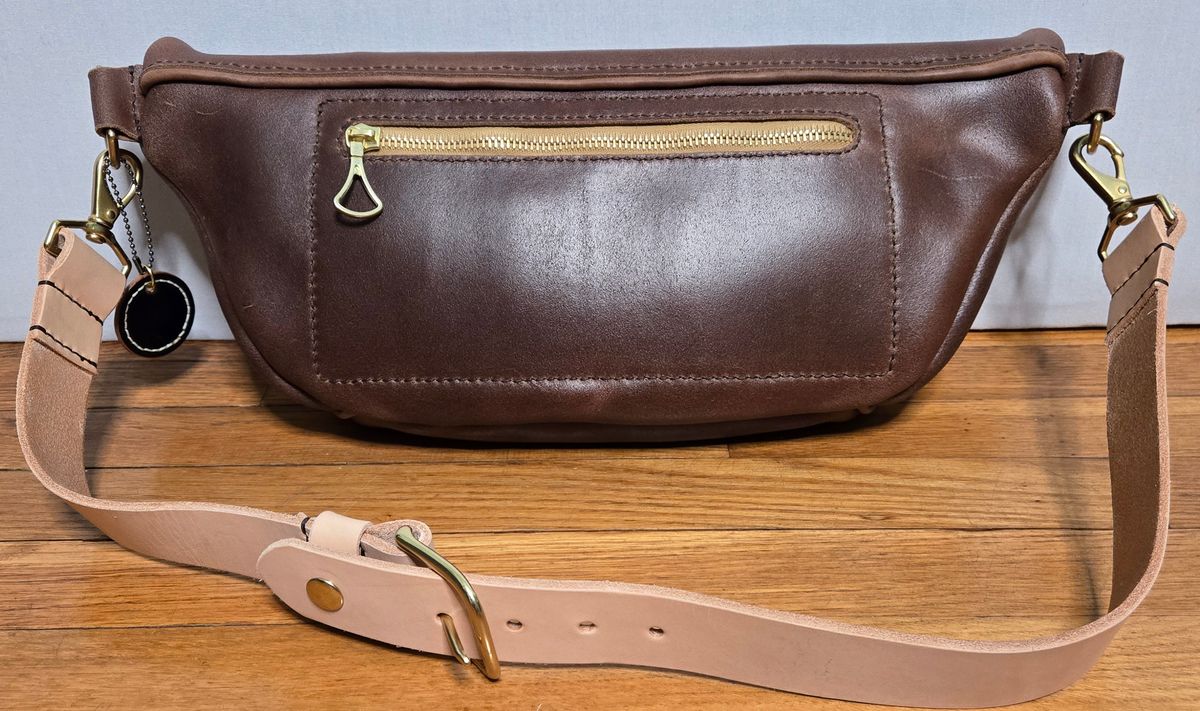 Photo by chuligani on April 19, 2026 of the Black Lotus Leather Sling Bag in Horween Natural Waxed Flesh & Hermann Oak Natural Belt Strap.
