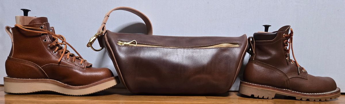 Photo by chuligani on April 19, 2026 of the Black Lotus Leather Sling Bag in Horween Natural Waxed Flesh & Hermann Oak Natural Belt Strap.