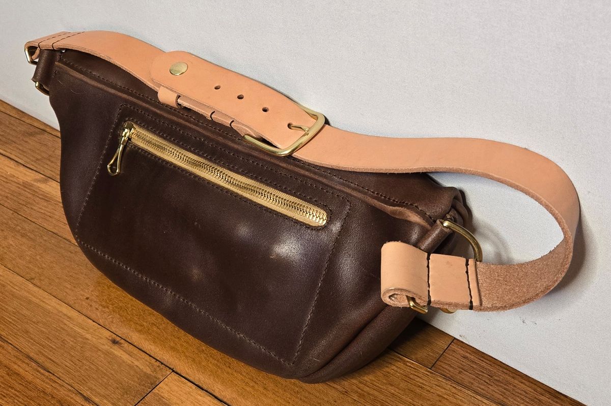 Photo by chuligani on June 2, 2026 of the Black Lotus Leather Sling Bag in Horween Natural Waxed Flesh & Hermann Oak Natural Belt Strap.