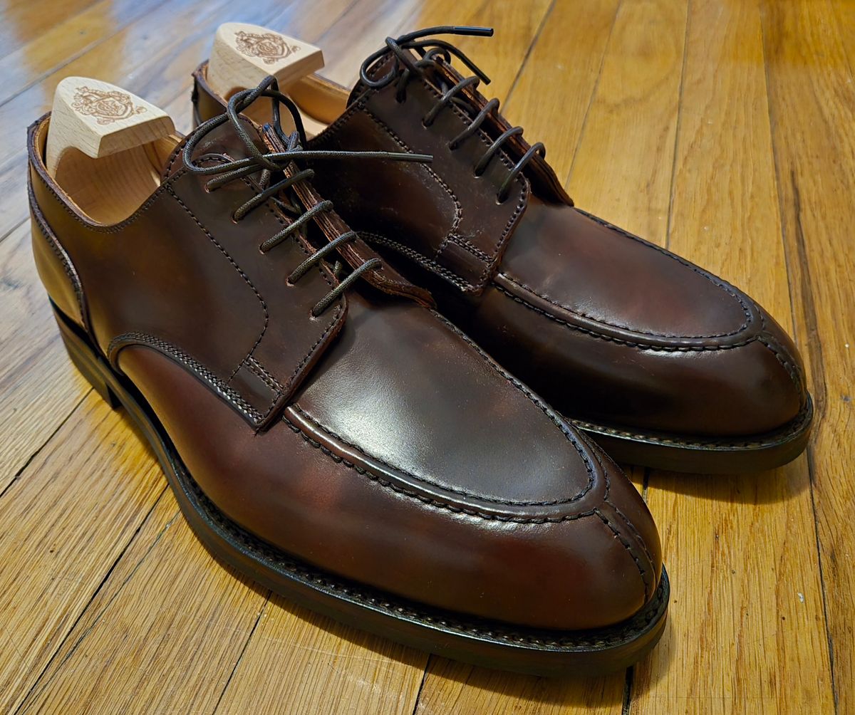 Photo by chuligani on February 9, 2025 of the Crockett & Jones Ascott 2 in Horween Color 8 Shell Cordovan.