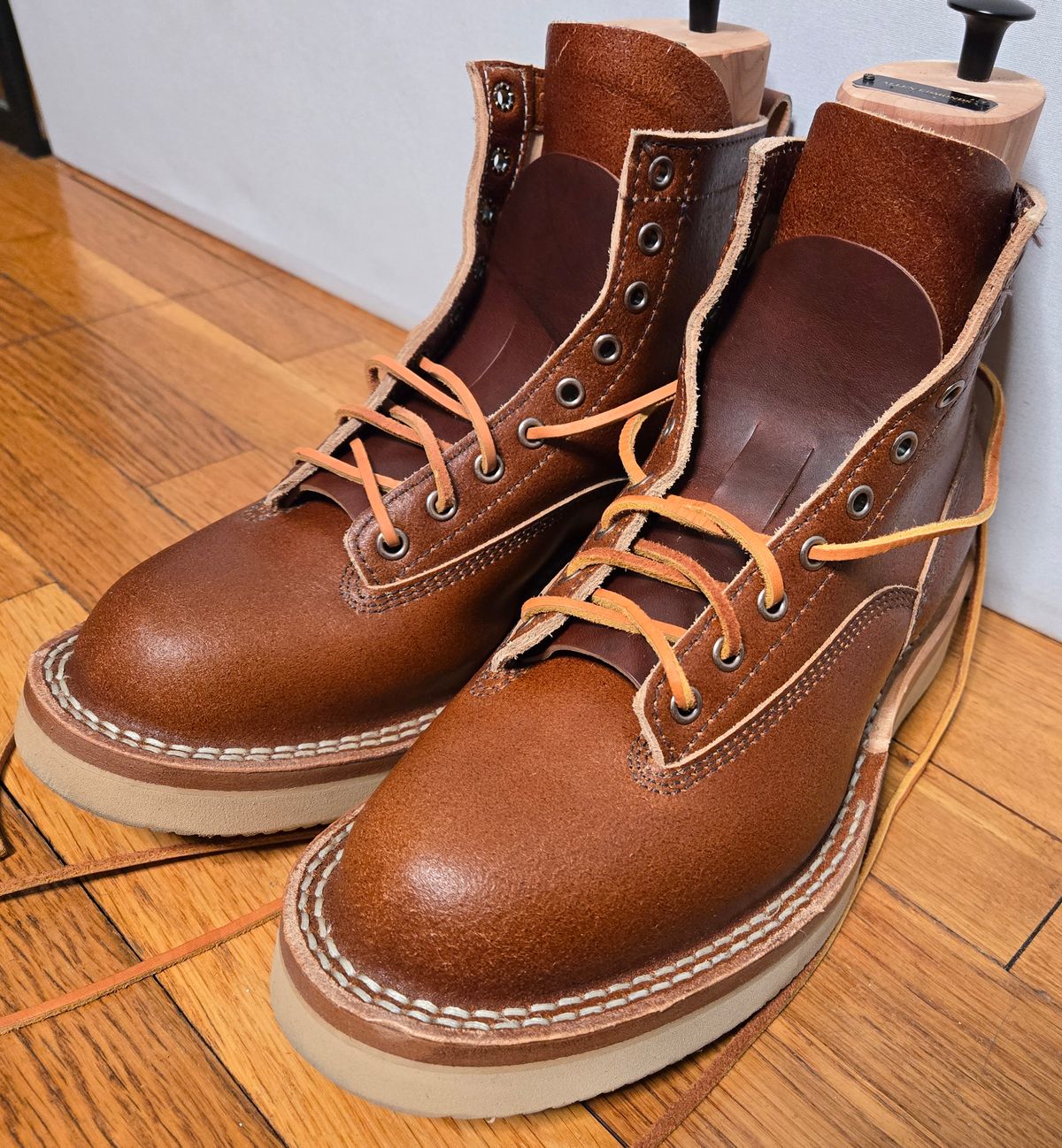 Photo by chuligani on May 6, 2026 of the White's C350LTT-CS in Horween Tan Waxed Flesh Essex.