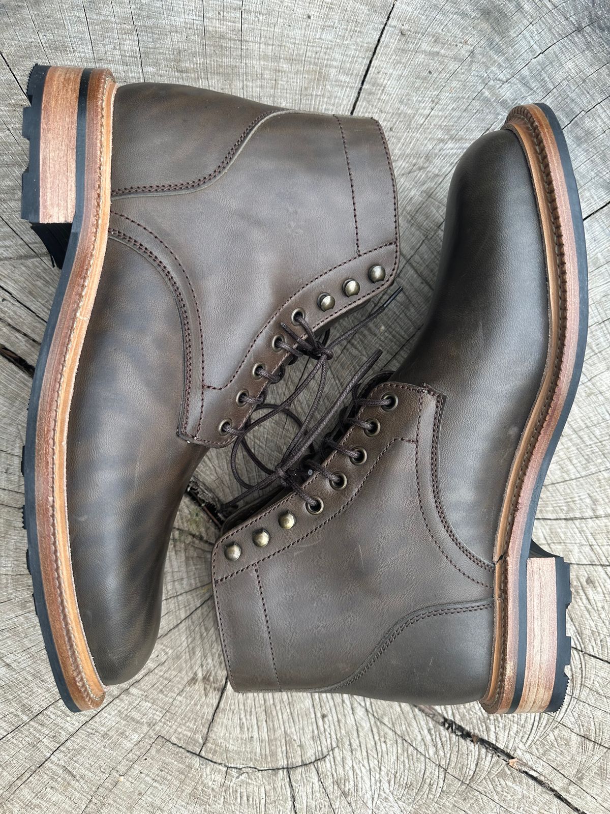Photo by DenimKnight on November 1, 2024 of the Parkhurst The Allen in Maryam Asphalt Waxed Horsebutt.