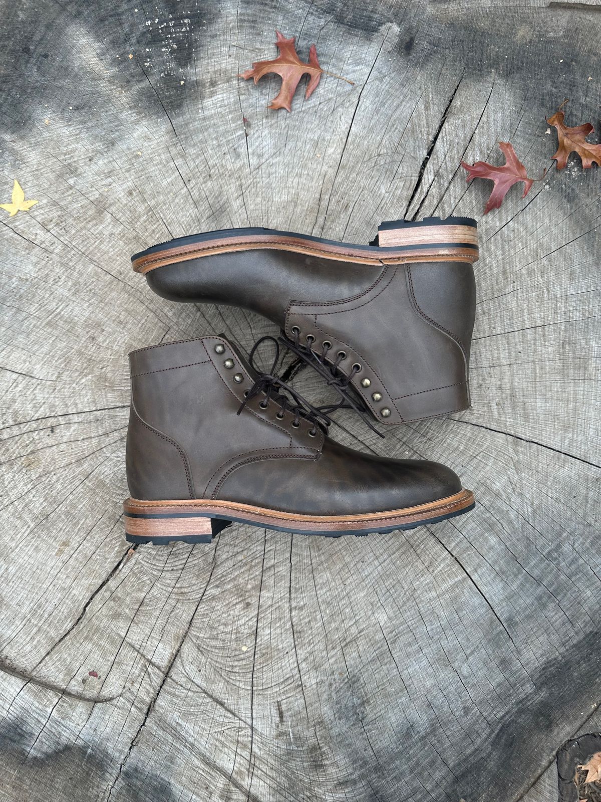 Photo by DenimKnight on November 1, 2024 of the Parkhurst The Allen in Maryam Asphalt Waxed Horsebutt.