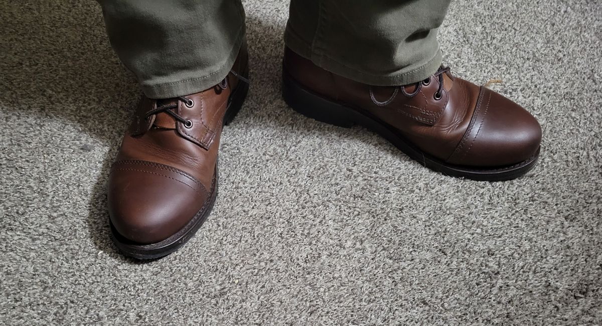 Photo by GrantR on November 4, 2025 of the Thursday Thursday / Heritage Captain in Thursday / Rustic Brown Pull Up.