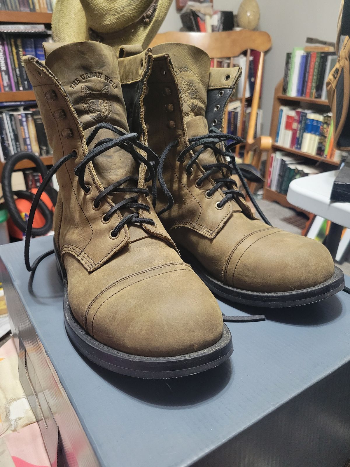 Photo by GrantR on May 12, 2026 of the Urban Wolf Club Axeman 10 Eyelet in Crazy Horse Olive Green.