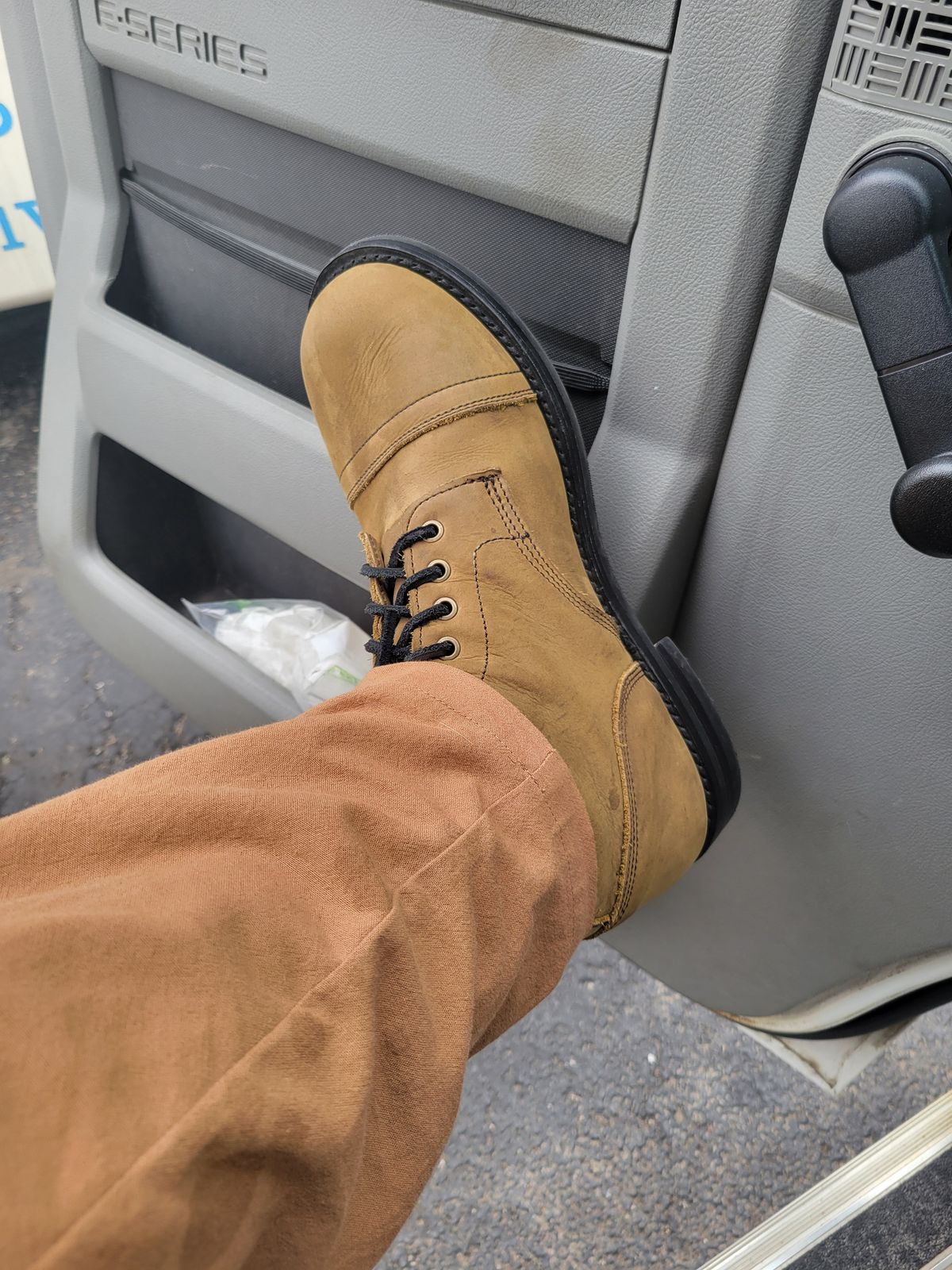 Photo by GrantR on May 19, 2026 of the Urban Wolf Club Axeman 10 Eyelet in Crazy Horse Olive Green.