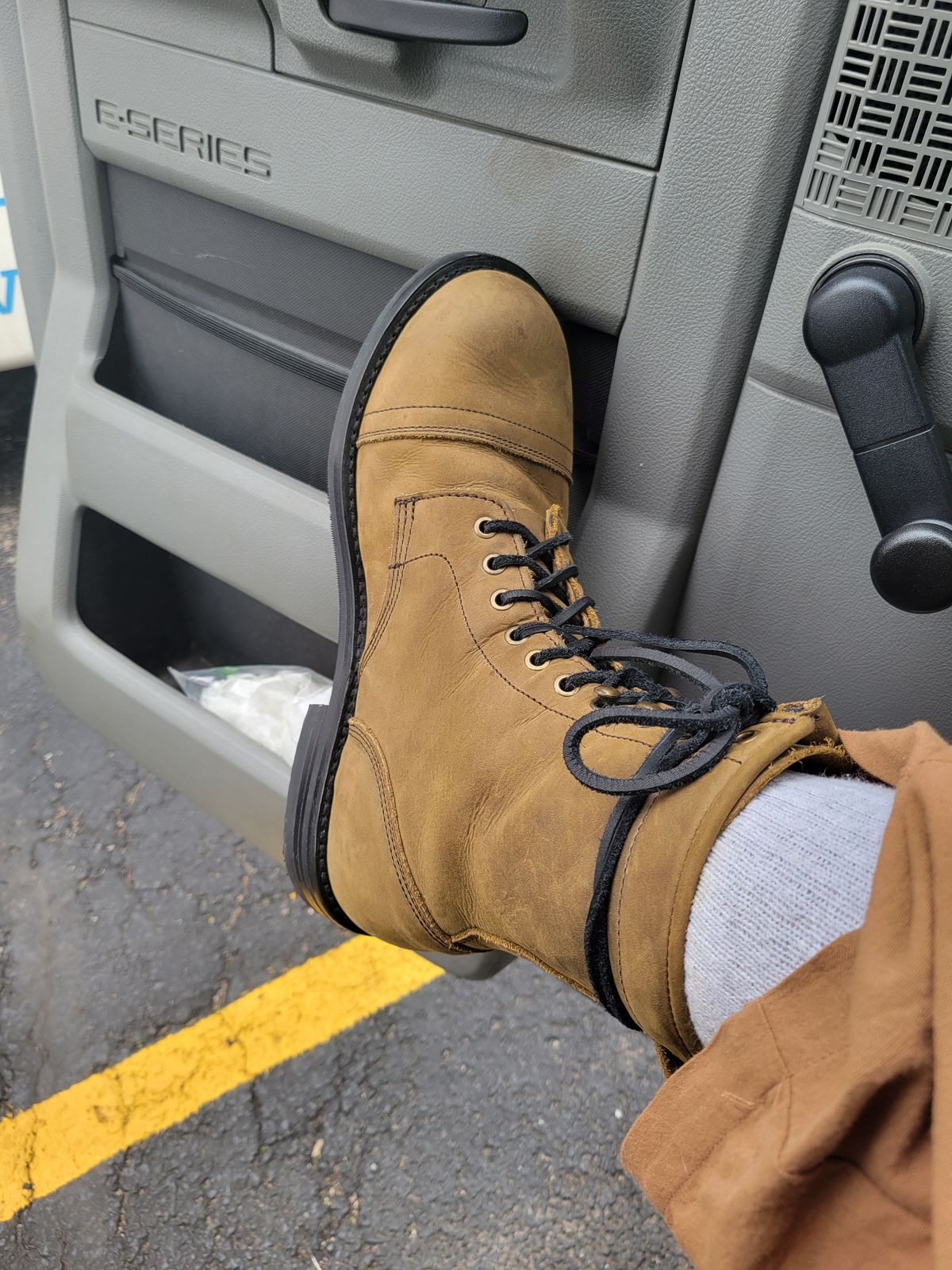 Photo by GrantR on May 19, 2026 of the Urban Wolf Club Axeman 10 Eyelet in Crazy Horse Olive Green.