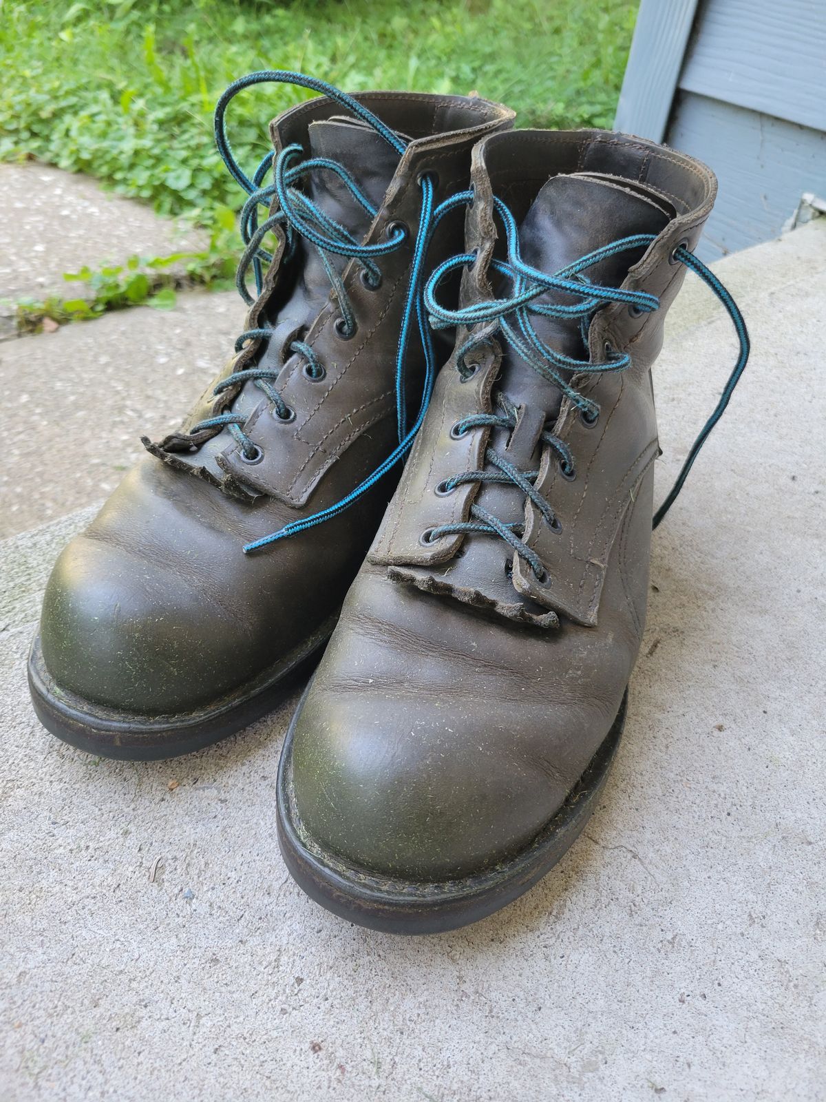 Photo by GrantR on August 23, 2025 of the Origin The Coronado Boot in Slate Waxed Pull Up.