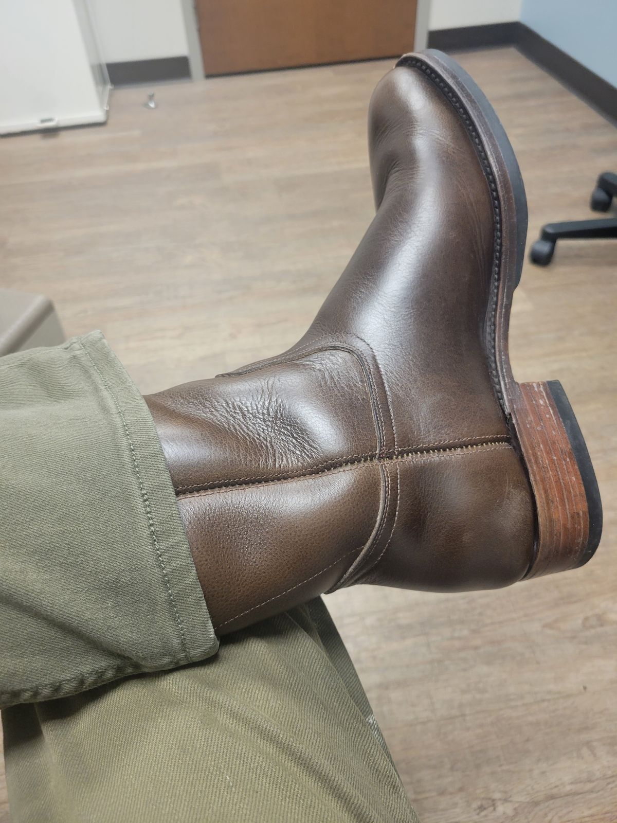 Photo by GrantR on April 2, 2026 of the Unmarked Unmarked / Lechuguera in Unmarked / "Super Heavy" Dark Brown Pull-up.