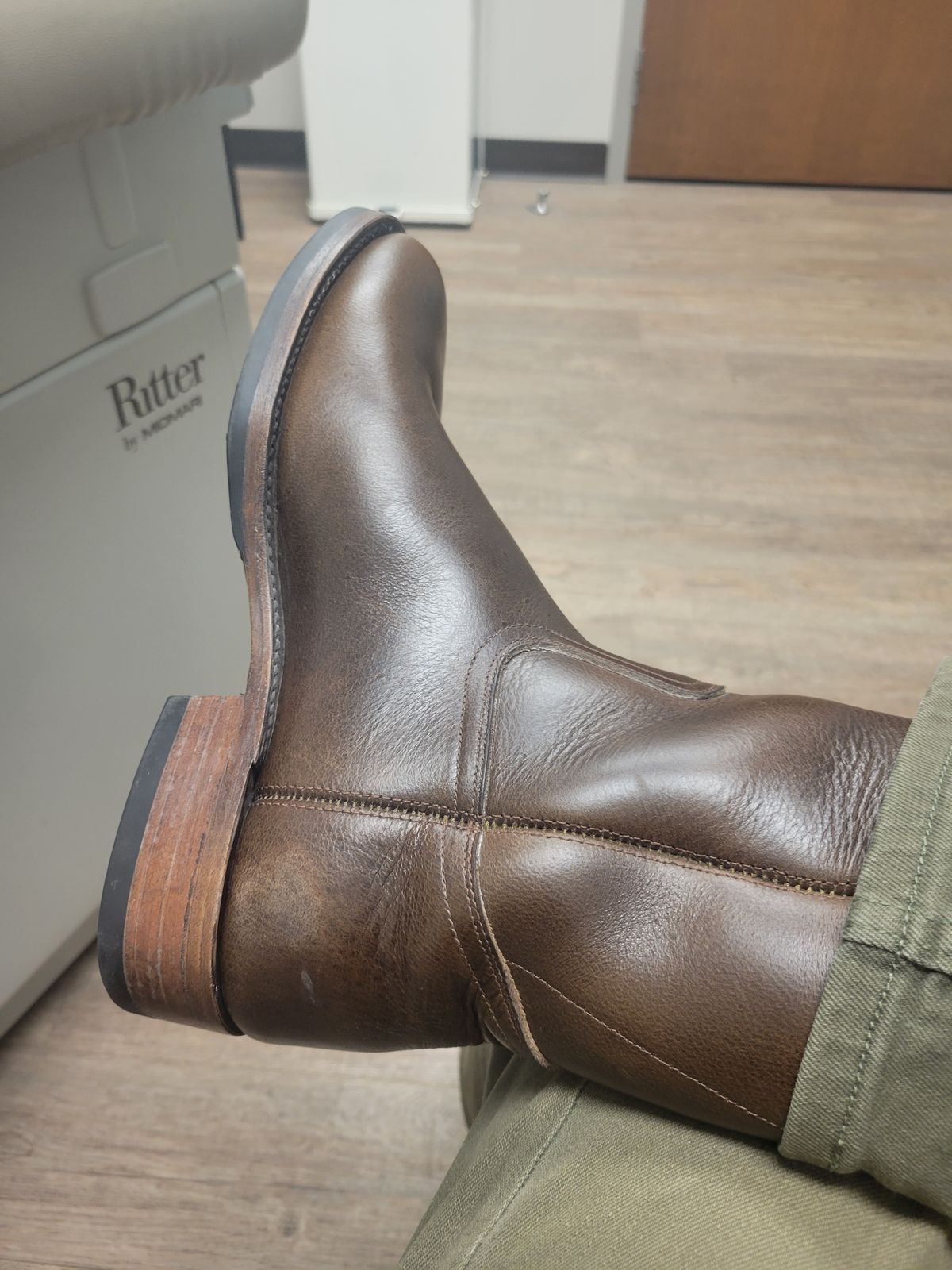 Photo by GrantR on April 2, 2026 of the Unmarked Unmarked / Lechuguera in Unmarked / "Super Heavy" Dark Brown Pull-up.