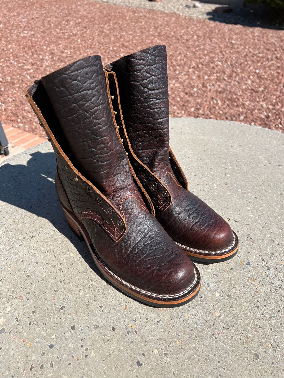 Photo by zeus on September 7, 2024 of the Frank's Boots Front Range in Seidel Walnut Mastodon Bison.