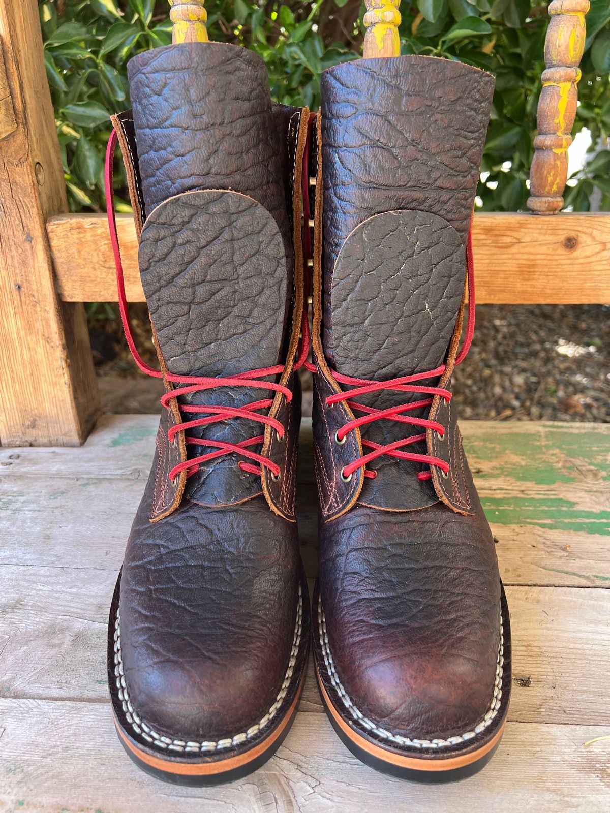 Photo by zeus on October 1, 2024 of the Frank's Boots Front Range in Seidel Walnut Mastodon Bison.