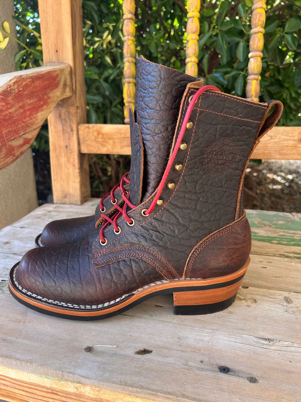 Photo by zeus on October 1, 2024 of the Frank's Boots Front Range in Seidel Walnut Mastodon Bison.