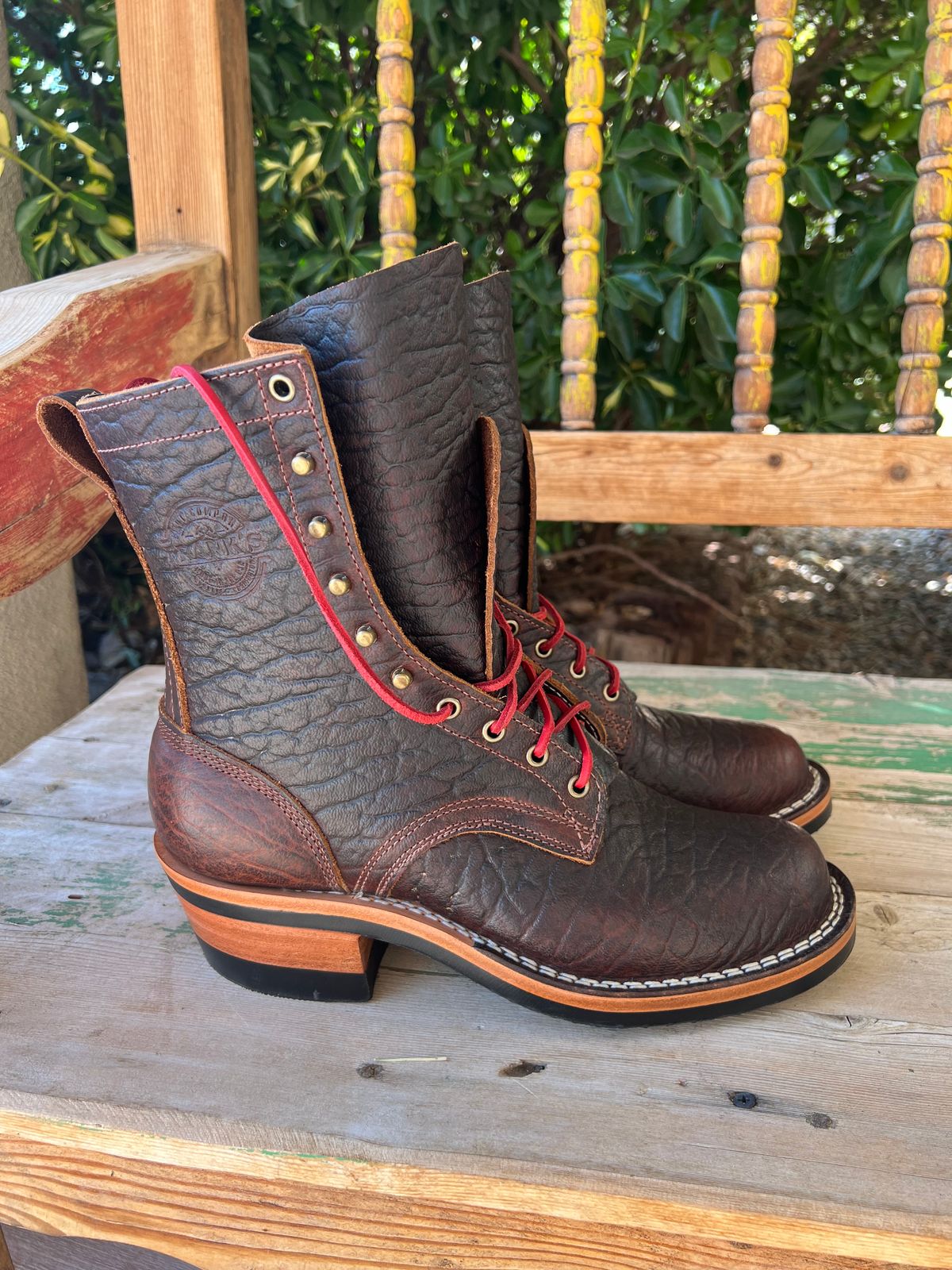 Photo by zeus on October 1, 2024 of the Frank's Boots Front Range in Seidel Walnut Mastodon Bison.