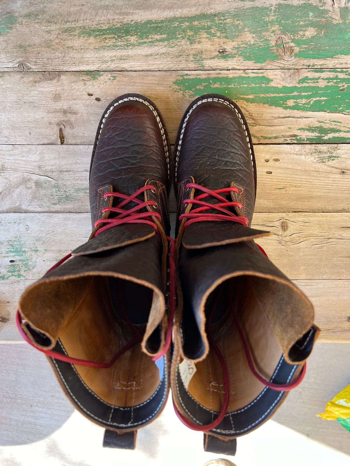 Photo by zeus on October 1, 2024 of the Frank's Boots Front Range in Seidel Walnut Mastodon Bison.