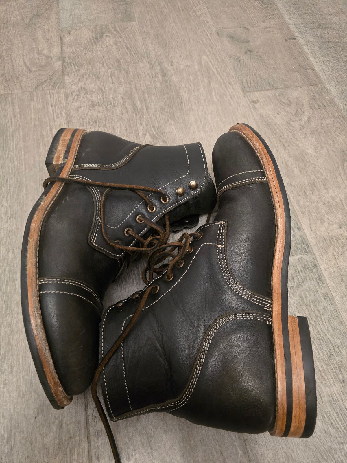 Photo by njjones9000 on November 5, 2025 of the Urban Wolf Club Thompson in Lefarc Black Bitone Teacore.