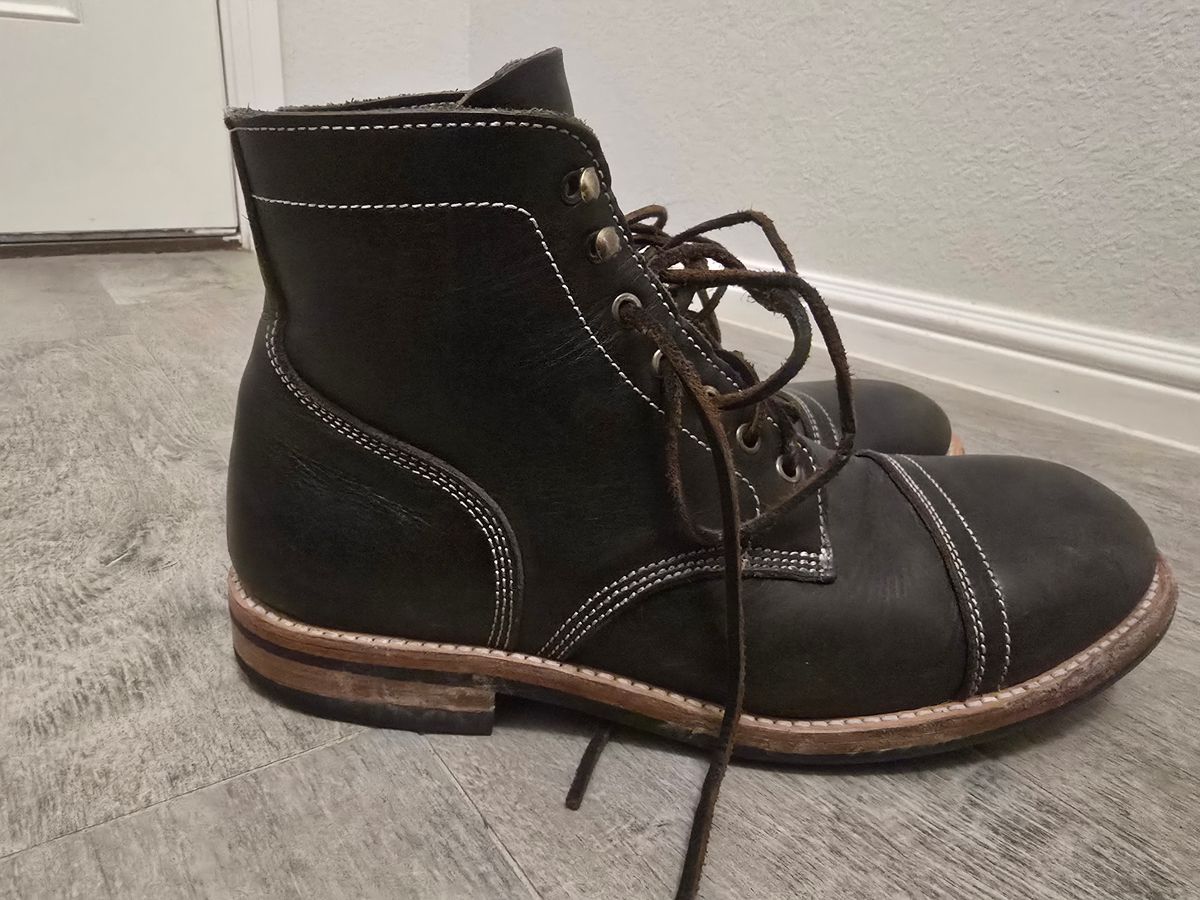 Photo by njjones9000 on November 5, 2025 of the Urban Wolf Club Thompson in Lefarc Black Bitone Teacore.