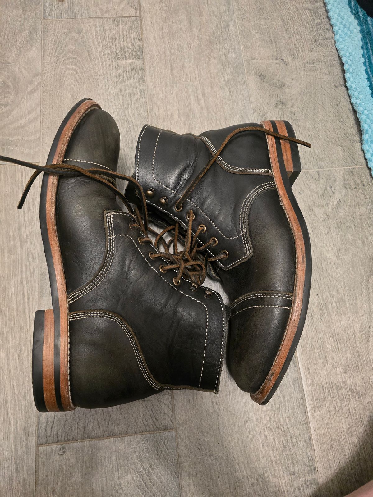 Photo by njjones9000 on December 3, 2025 of the Urban Wolf Club Thompson in Lefarc Black Bitone Teacore.