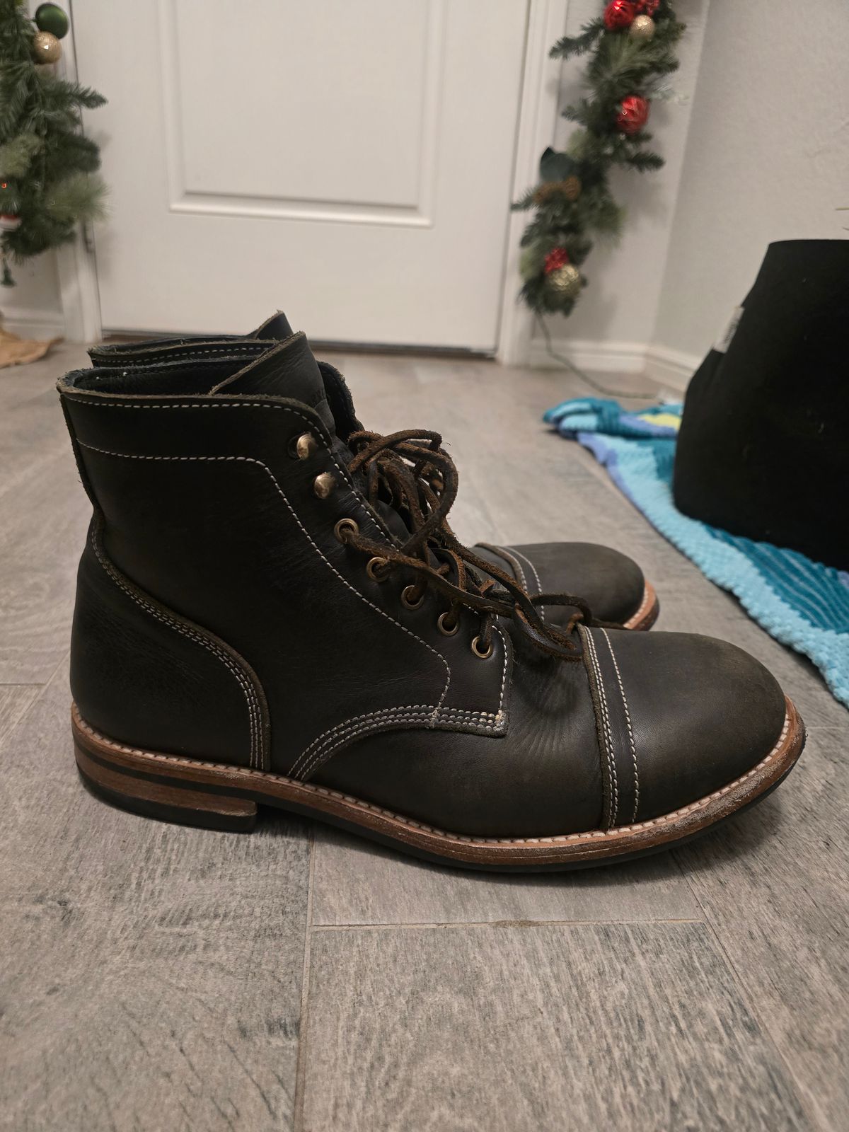 Photo by njjones9000 on December 3, 2025 of the Urban Wolf Club Thompson in Lefarc Black Bitone Teacore.