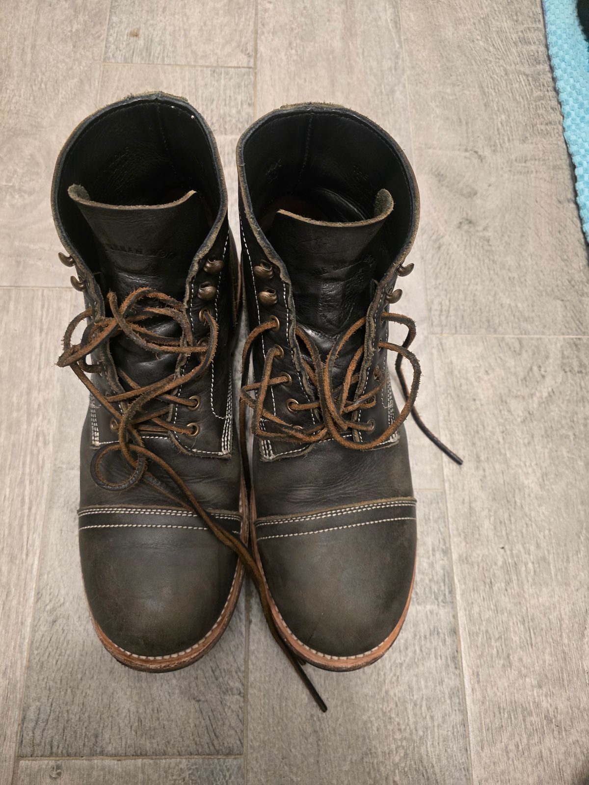 Photo by njjones9000 on December 3, 2025 of the Urban Wolf Club Thompson in Lefarc Black Bitone Teacore.