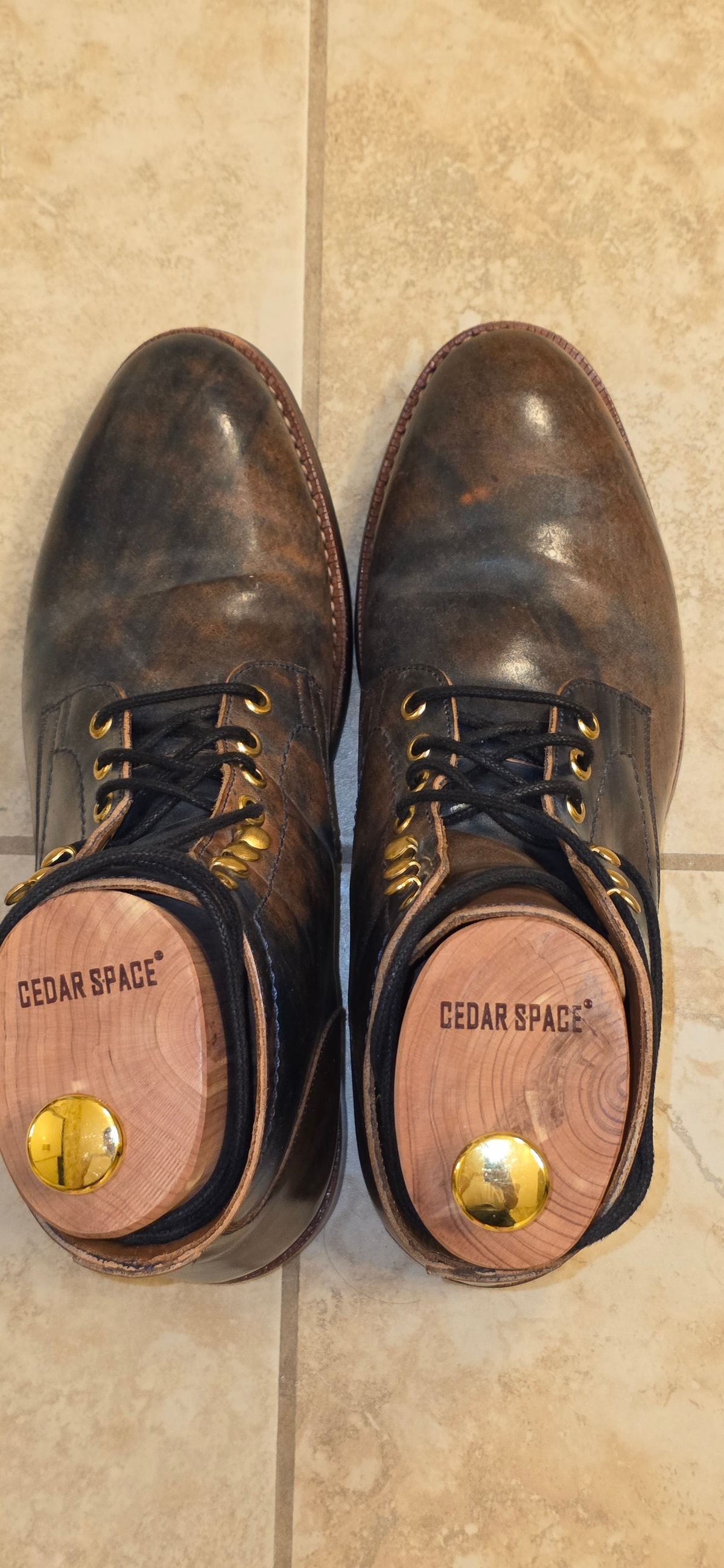 Photo by mknewman on December 2, 2025 of the Blkbrd Shoemaker Ocean in Rocado - "Marbled" Shell Cordovan - Veg Tanned (Ocean).