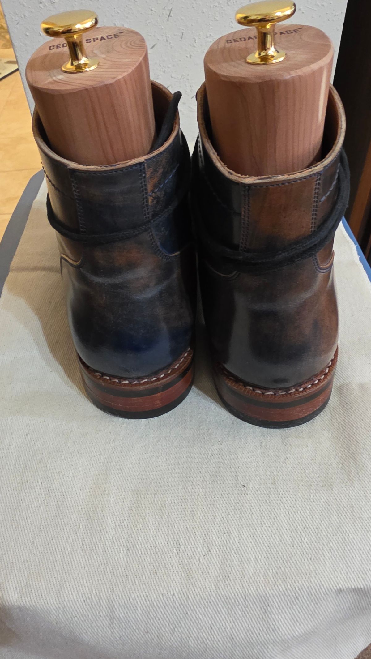 Photo by mknewman on February 1, 2026 of the Blkbrd Shoemaker Ocean in Rocado - "Marbled" Shell Cordovan - Veg Tanned (Ocean).