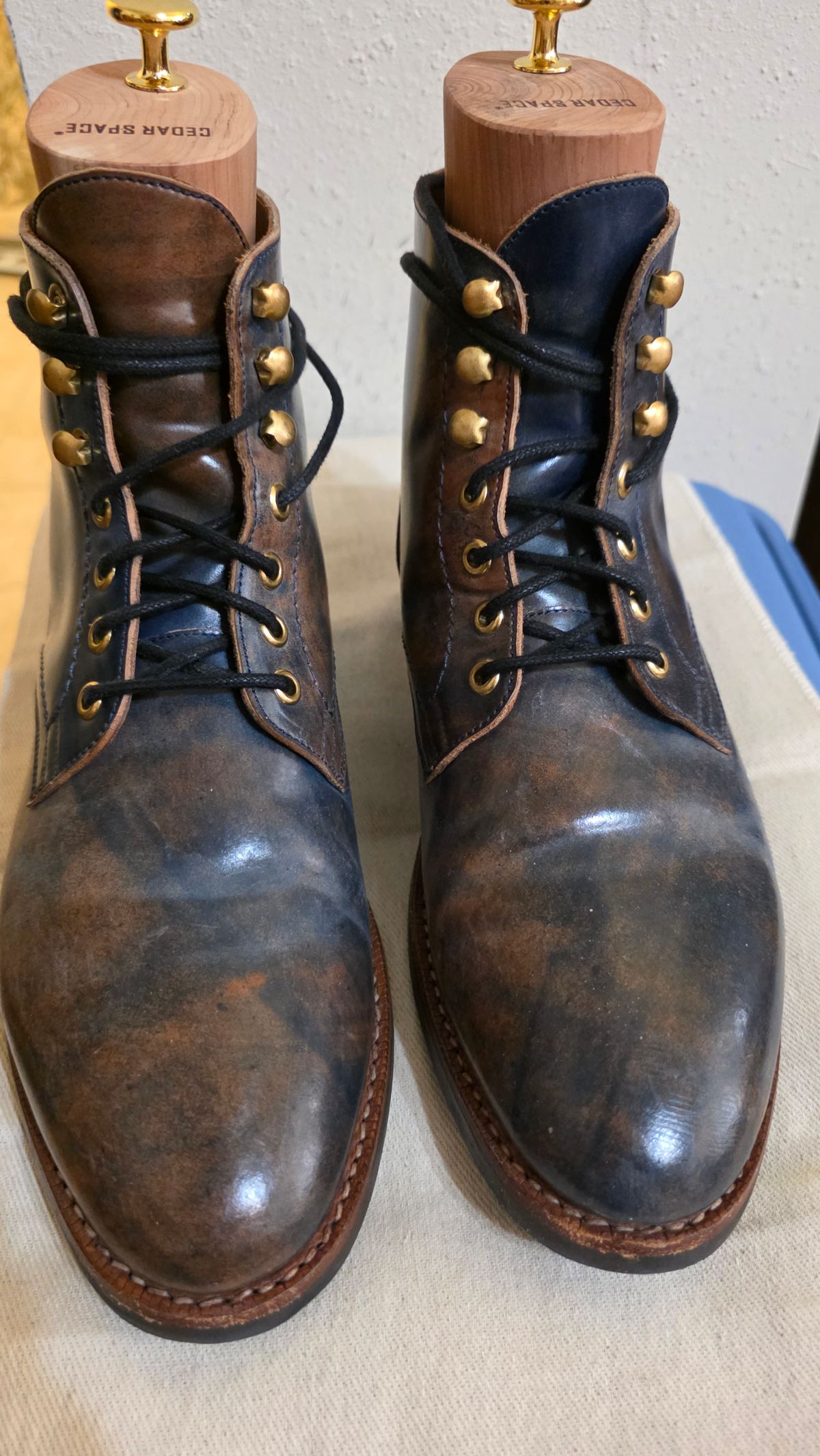 Photo by mknewman on February 1, 2026 of the Blkbrd Shoemaker Ocean in Rocado - "Marbled" Shell Cordovan - Veg Tanned (Ocean).