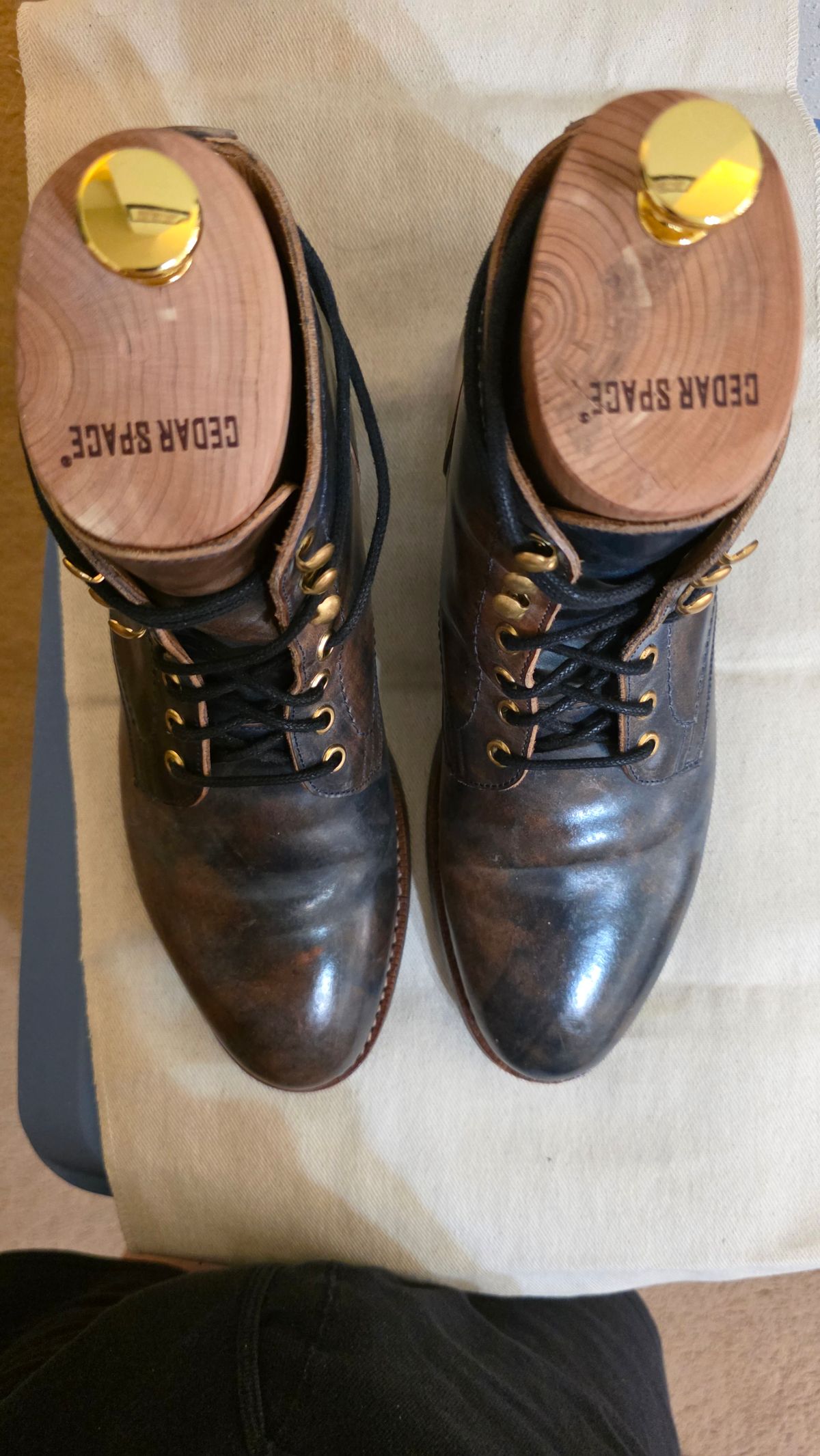 Photo by mknewman on February 1, 2026 of the Blkbrd Shoemaker Ocean in Rocado - "Marbled" Shell Cordovan - Veg Tanned (Ocean).