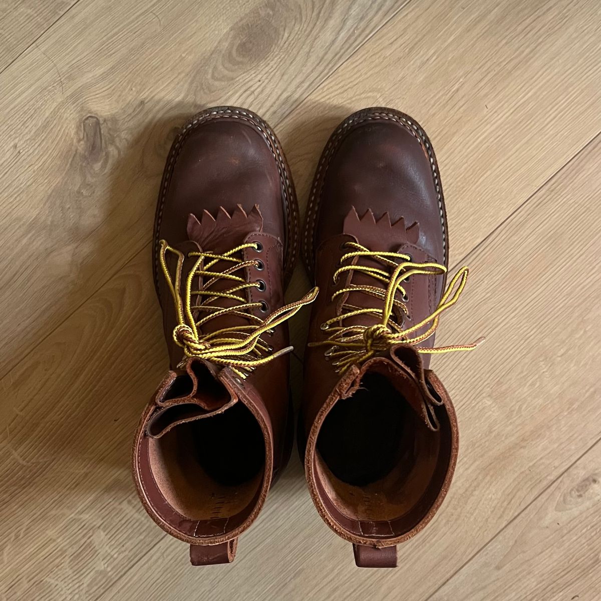 Photo by zenniszarkov on December 3, 2025 of the White's Farmer/Rancher in Seidel Red Dog Oil Tan.