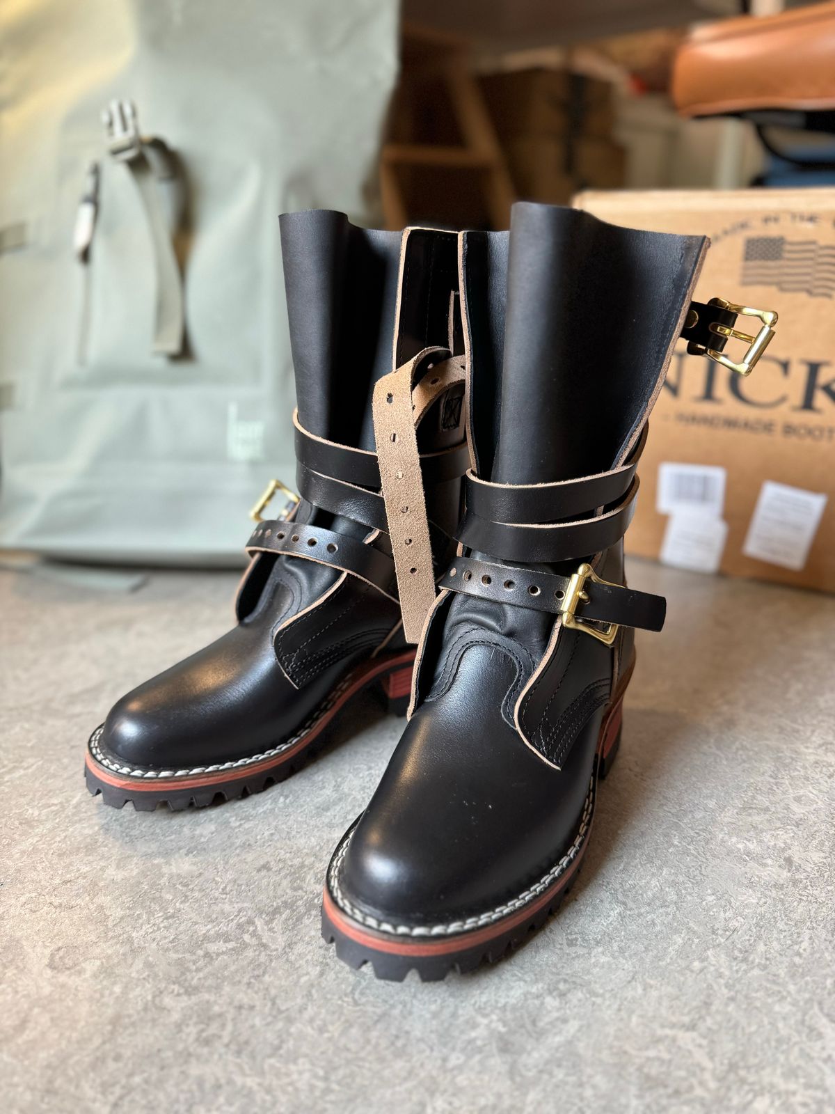 Photo by Sebekhetep on December 16, 2023 of the Nicks Heritage TankerPro in Horween Black Chromexcel.