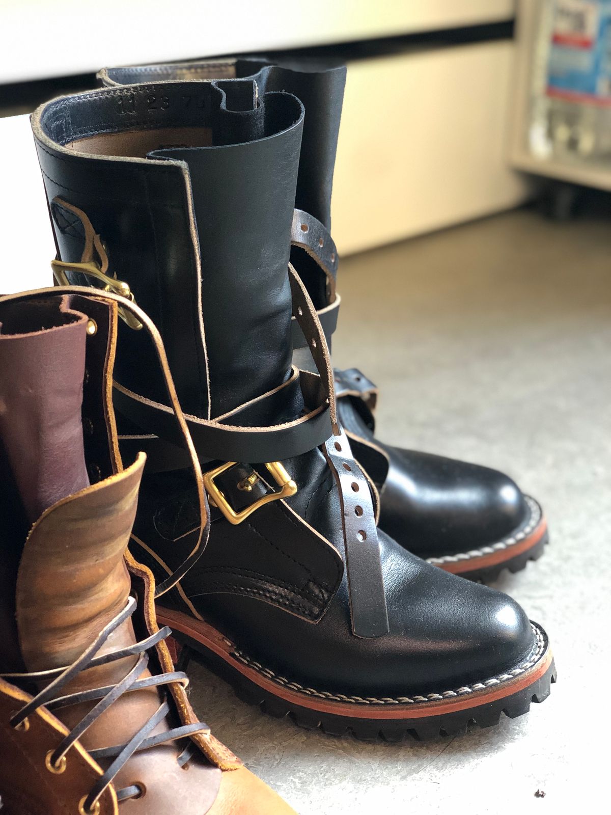 Photo by Sebekhetep on February 16, 2024 of the Nicks Heritage TankerPro in Horween Black Chromexcel.