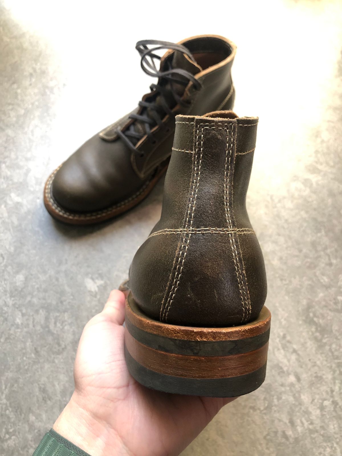 Photo by Sebekhetep on February 10, 2023 of the White's Semi-Dress in Horween Olive Waxed Flesh.