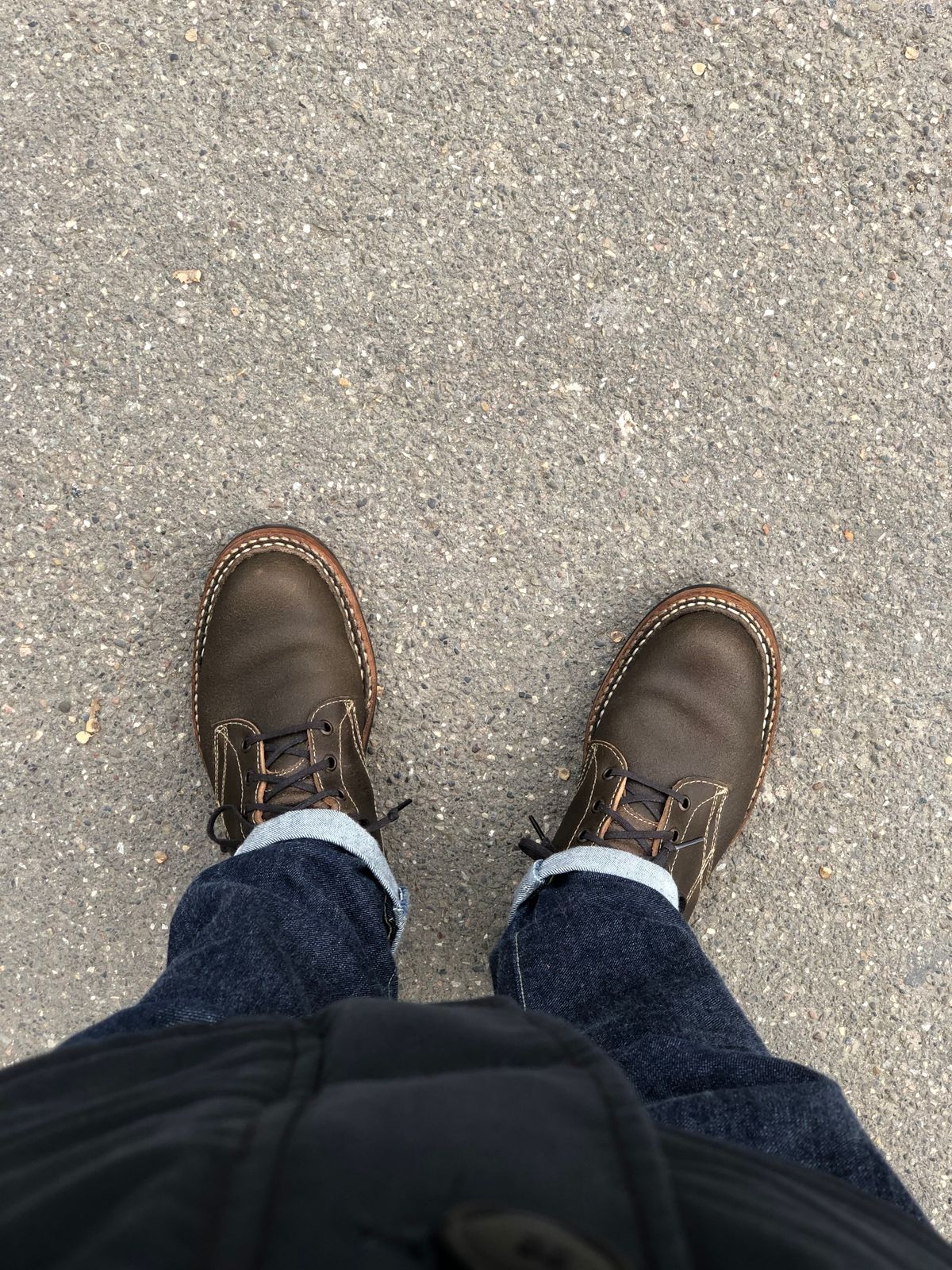 Photo by Sebekhetep on February 11, 2023 of the White's Semi-Dress in Horween Olive Waxed Flesh.