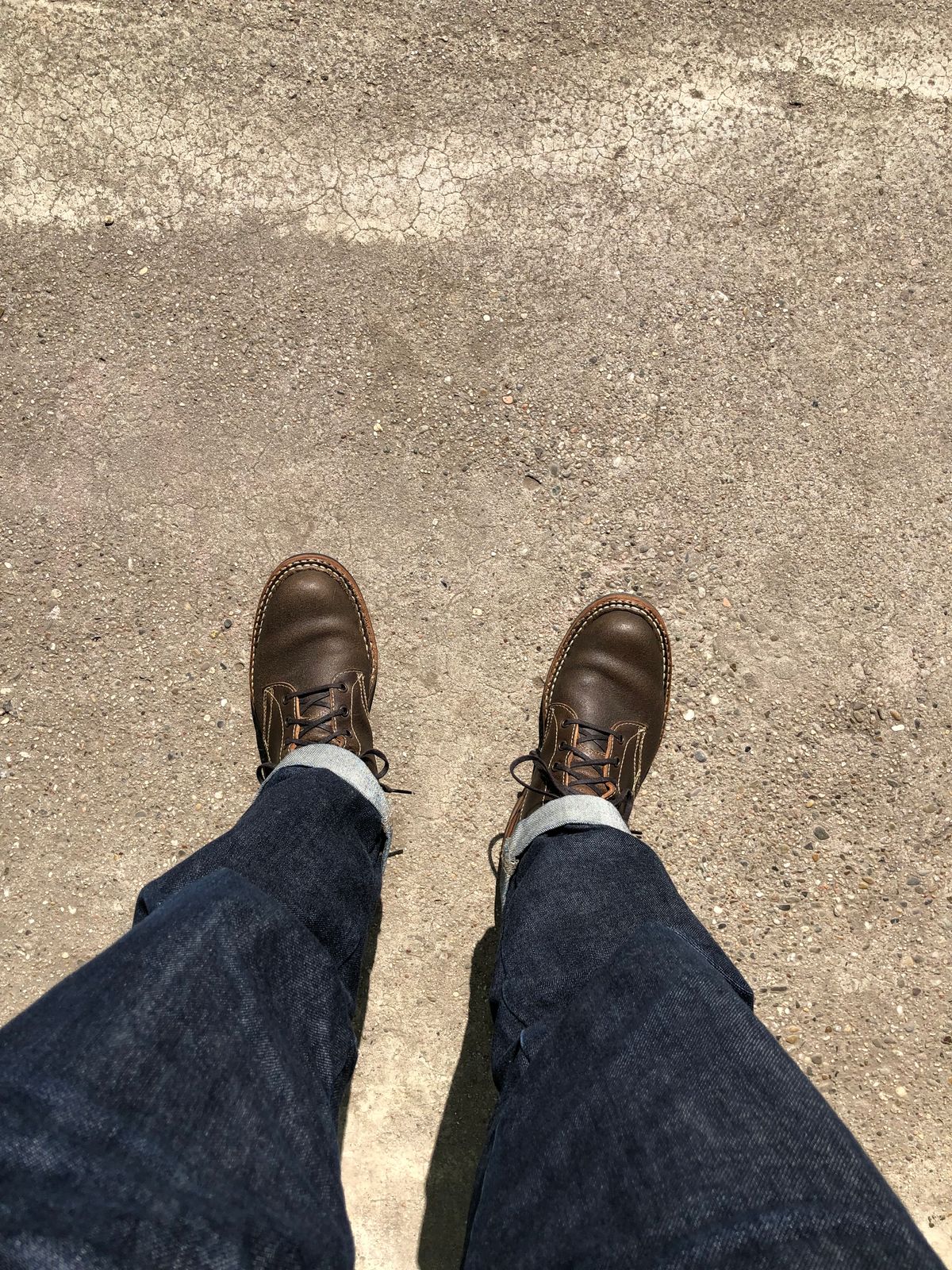 Photo by Sebekhetep on April 6, 2023 of the White's Semi-Dress in Horween Olive Waxed Flesh.