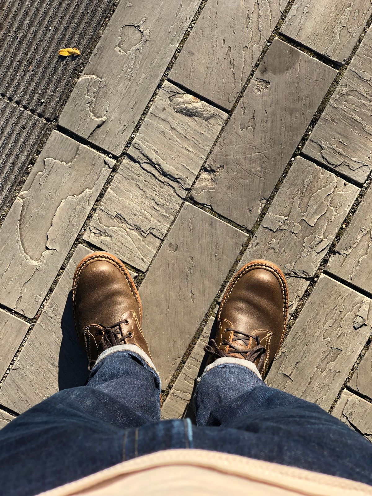 Photo by Sebekhetep on September 20, 2023 of the White's Semi-Dress in Horween Olive Waxed Flesh.