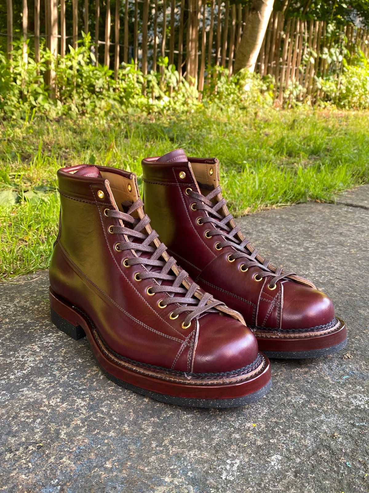 Photo by Lo_touzet on May 22, 2024 of the Sagara Cordmaster in Horween Color 8 Chromexcel.