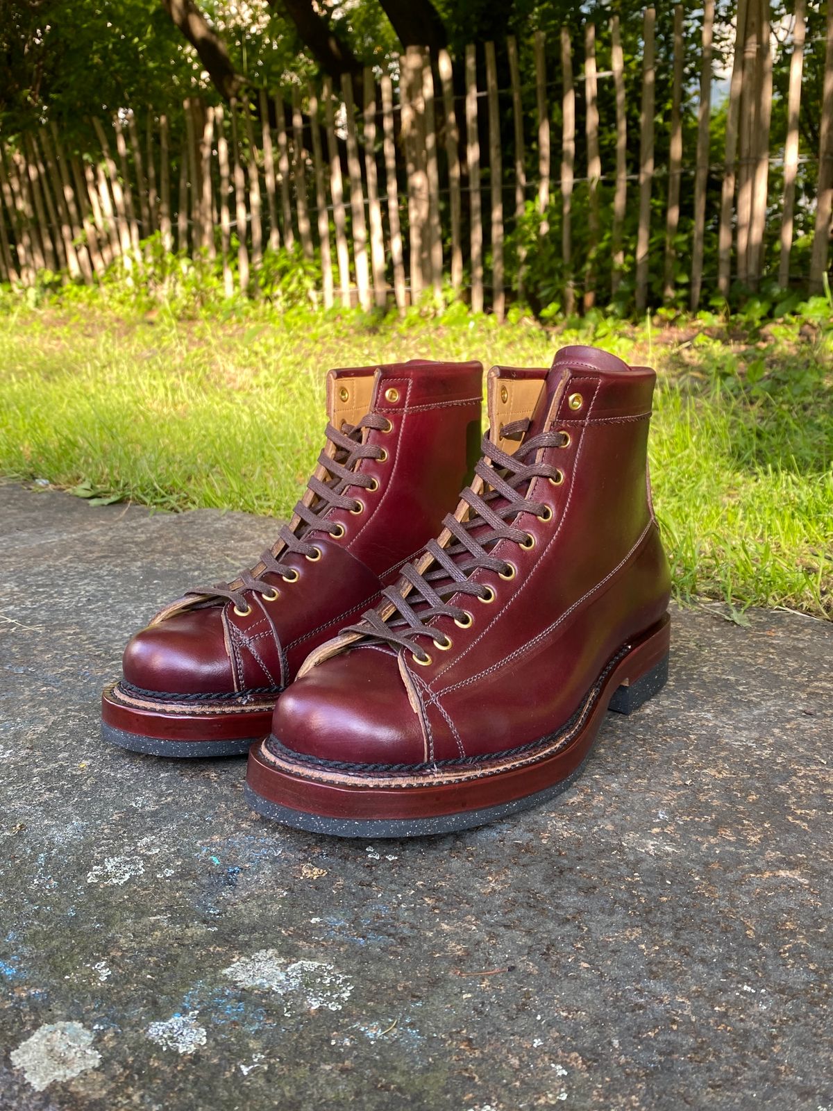 Photo by Lo_touzet on May 22, 2024 of the Sagara Cordmaster in Horween Color 8 Chromexcel.