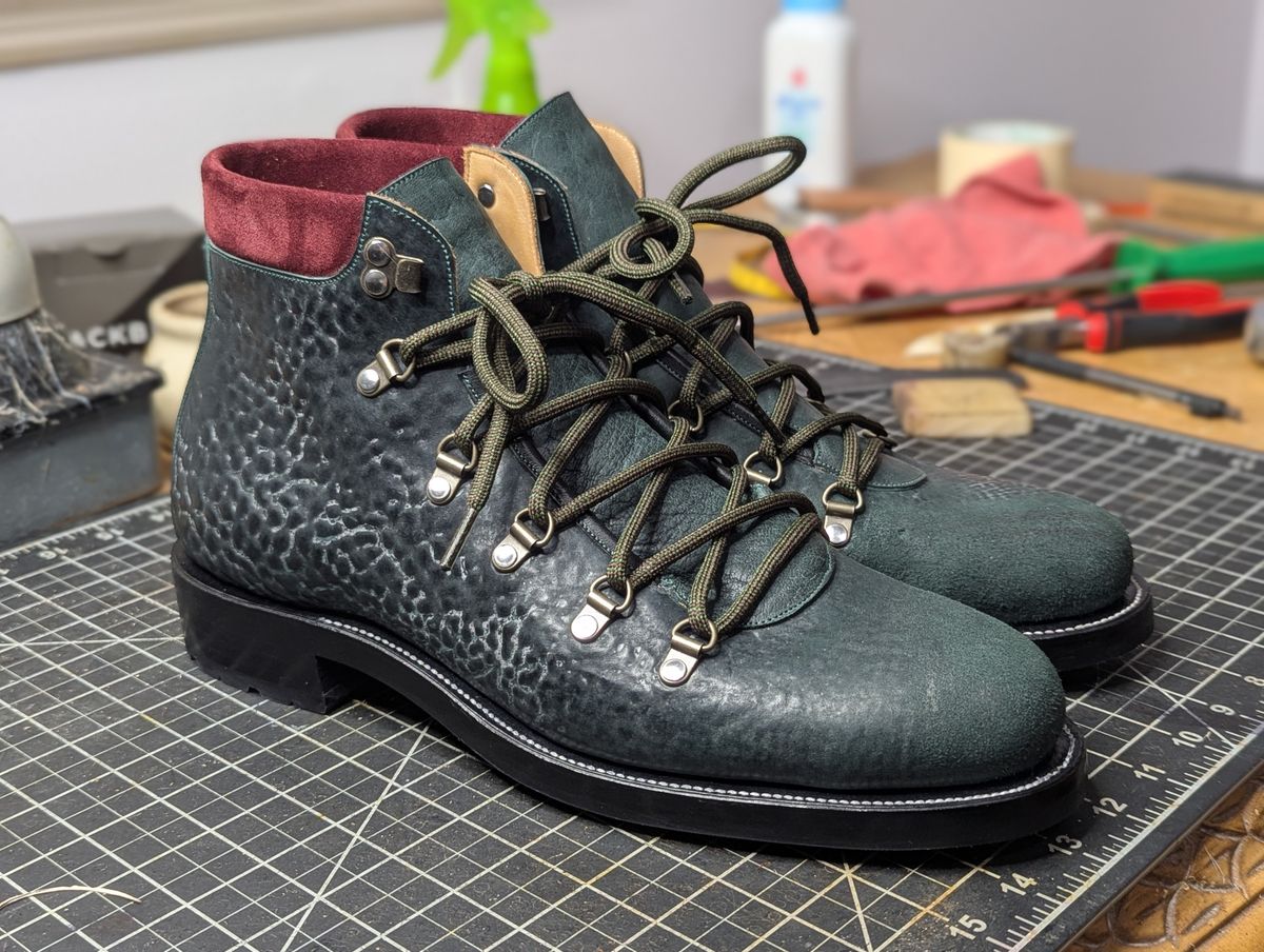 Photo by ArnoShoes on October 22, 2025 of the Arno Hiker in Conceria Cloe Dark Green Reverse Culatta.